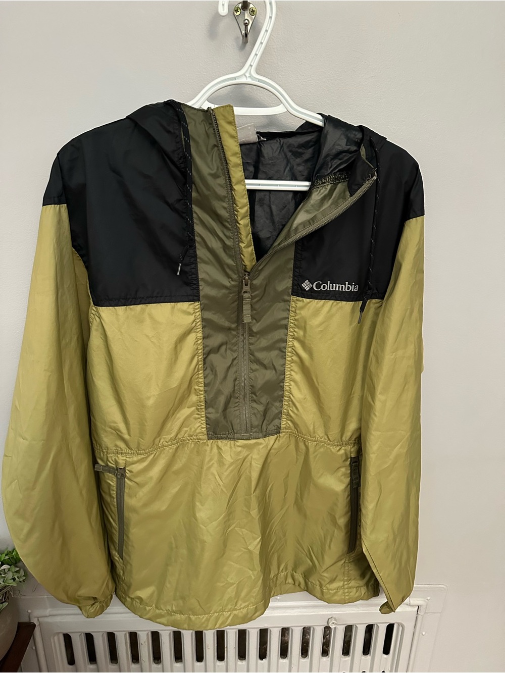 Columbia Men’s Olive & Black Hooded Rain Anorak